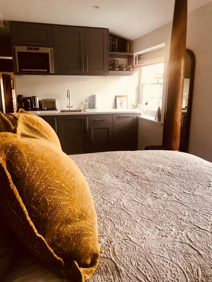 The Old Post Office Studio Apartment In A Beautiful Cotswold Village Cirencester Dış mekan fotoğraf
