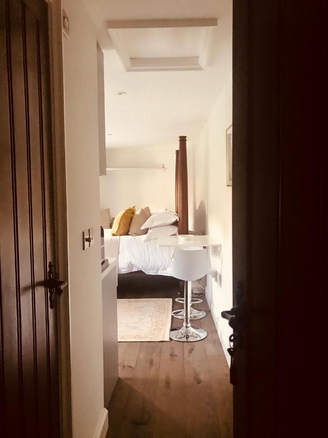 The Old Post Office Studio Apartment In A Beautiful Cotswold Village Cirencester Dış mekan fotoğraf