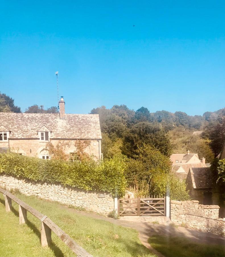 The Old Post Office Studio Apartment In A Beautiful Cotswold Village Cirencester Dış mekan fotoğraf