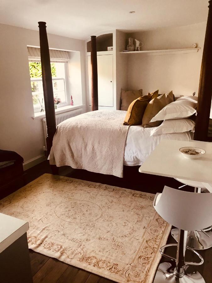 The Old Post Office Studio Apartment In A Beautiful Cotswold Village Cirencester Dış mekan fotoğraf
