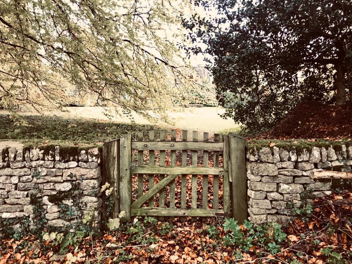 The Old Post Office Studio Apartment In A Beautiful Cotswold Village Cirencester Dış mekan fotoğraf
