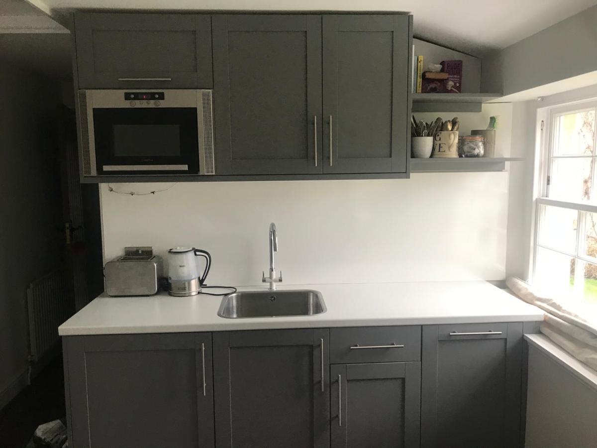 The Old Post Office Studio Apartment In A Beautiful Cotswold Village Cirencester Dış mekan fotoğraf