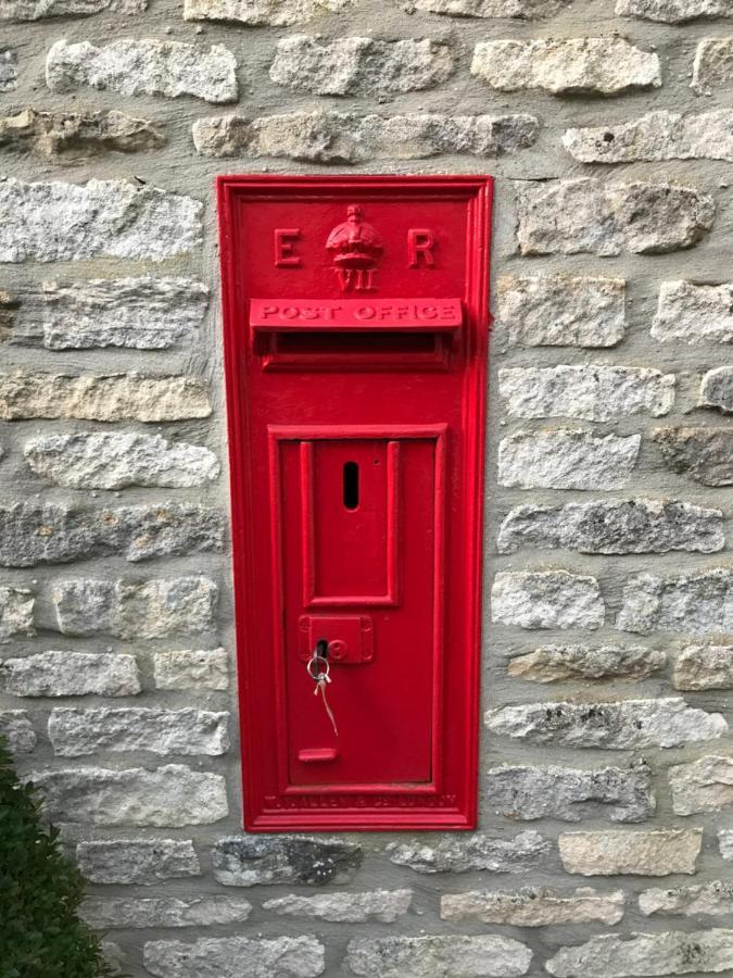 The Old Post Office Studio Apartment In A Beautiful Cotswold Village Cirencester Dış mekan fotoğraf